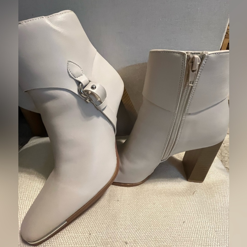 Lulus Elegant White Ankle Boots Size 7